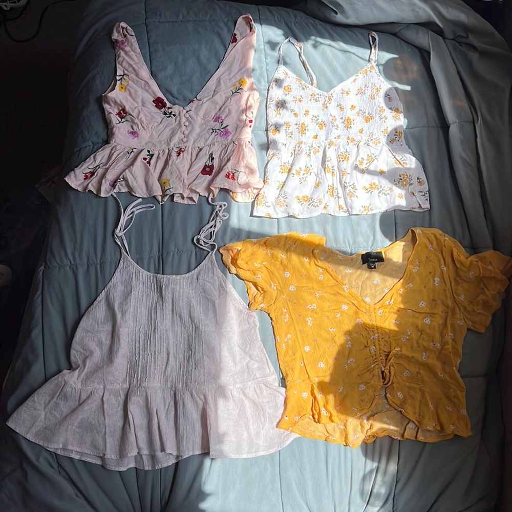 Pretty floral blouse bundle (Hollister, forever 21, Abercrombie, & Tillys) :)